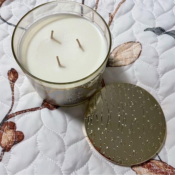 Bath & Body Works Winter Scented Candle - Picture 2 of 3